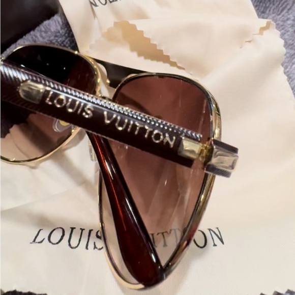 Gorgeous Louis Vuitton sunglasses brown with box! Pristine conditions - Picture 4 of 8